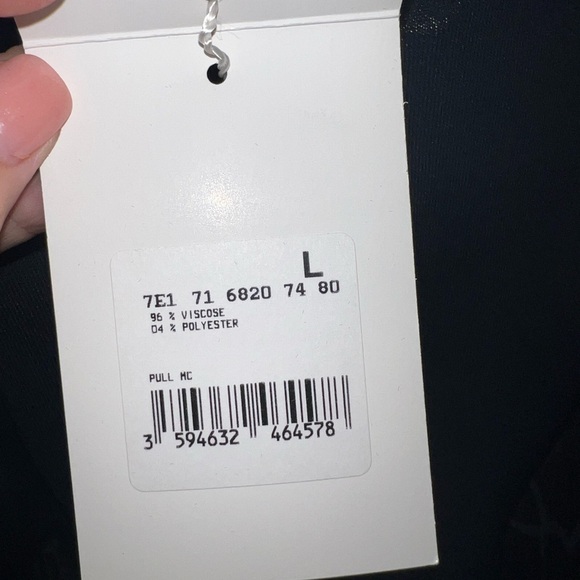 Givenchy NWT sweater top. - Picture 6 of 9